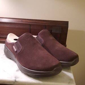 NEVER WORN.  Skechers GOGA MAX Brown Slip-On Lined Shoes